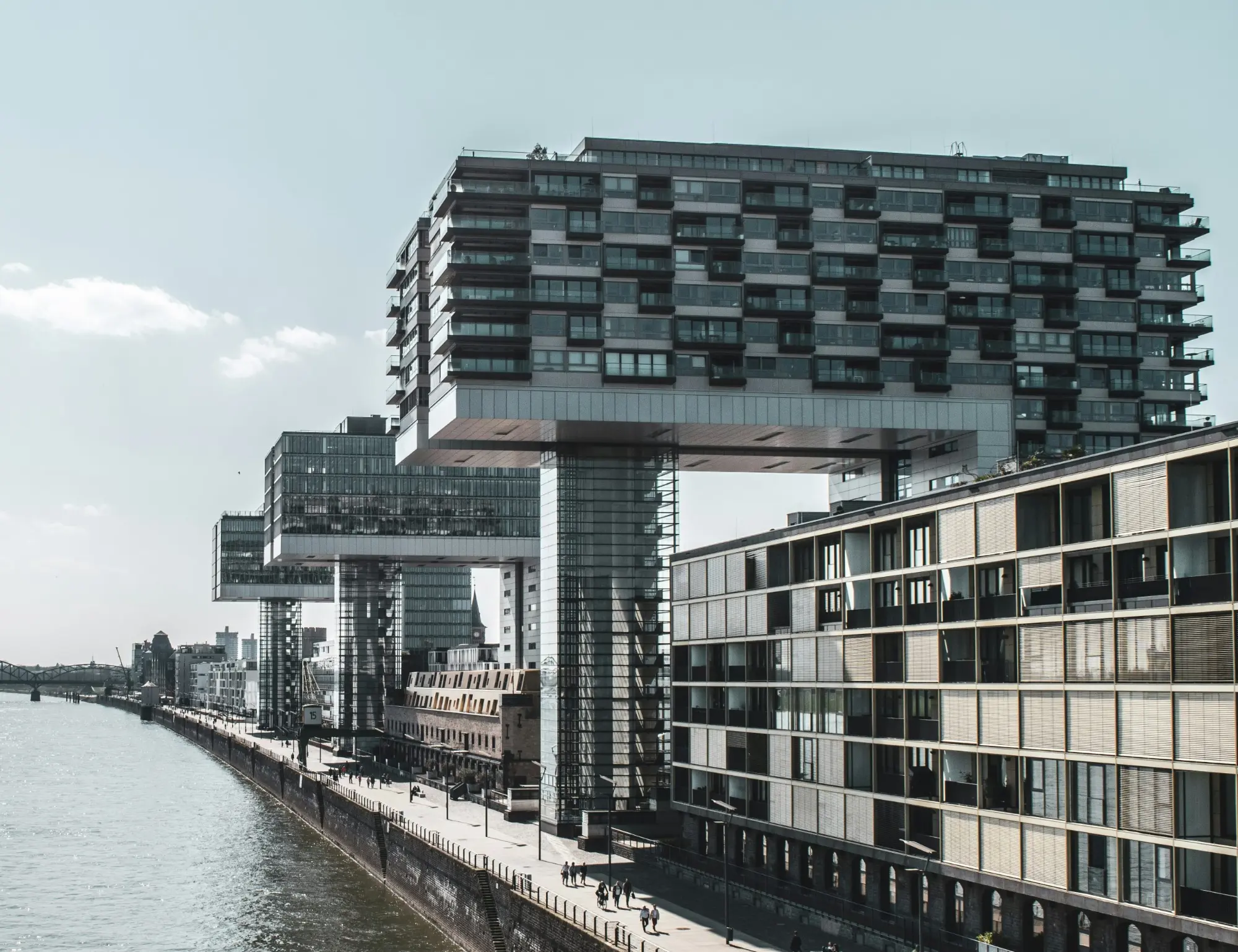 Kranhäuser im Kölner Rheinauhafen
